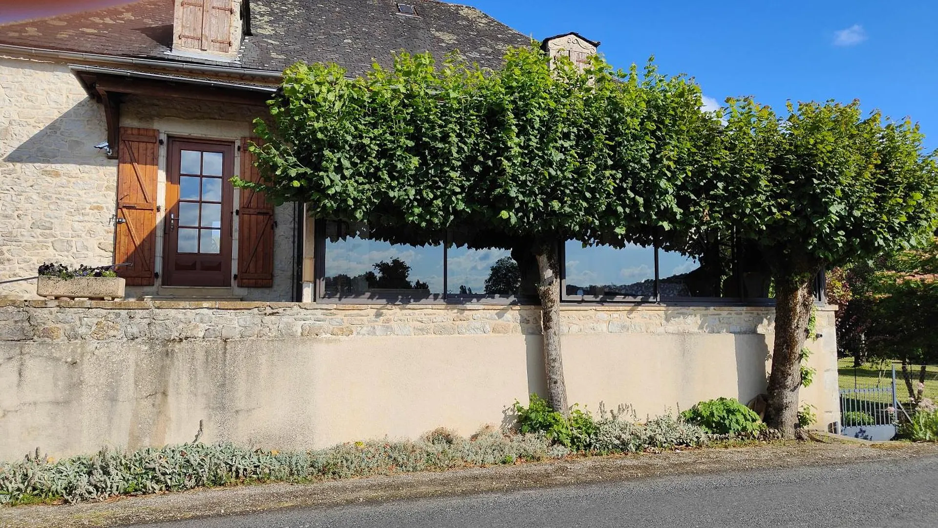 Le Gite Du Lac Les Quatre-Routes-du-Lot 펜션